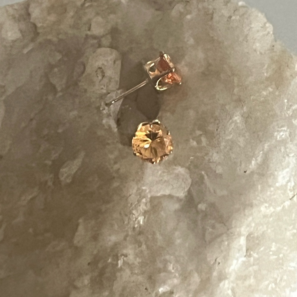 Genuine Citrine Crystal Gemstone Round Cut 7mm Stud Earrings Gold Setting -New - Picture 4 of 15